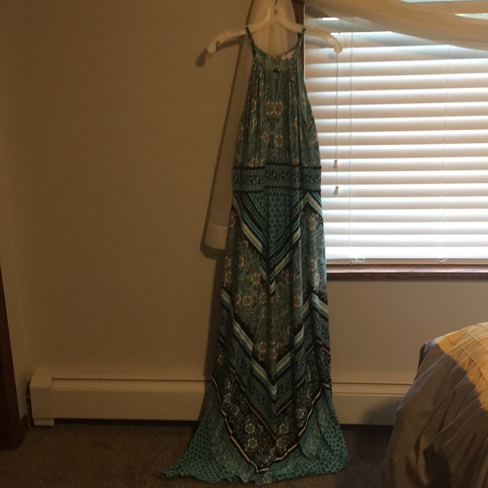 Long sleeveless dress